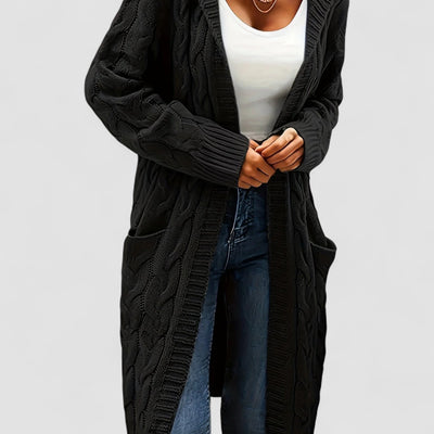 Stilhaus Bern | Lange Strickjacke mit Kapuze und lässiger Eleganz