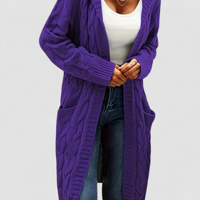 Stilhaus Bern | Lange Strickjacke mit Kapuze und lässiger Eleganz