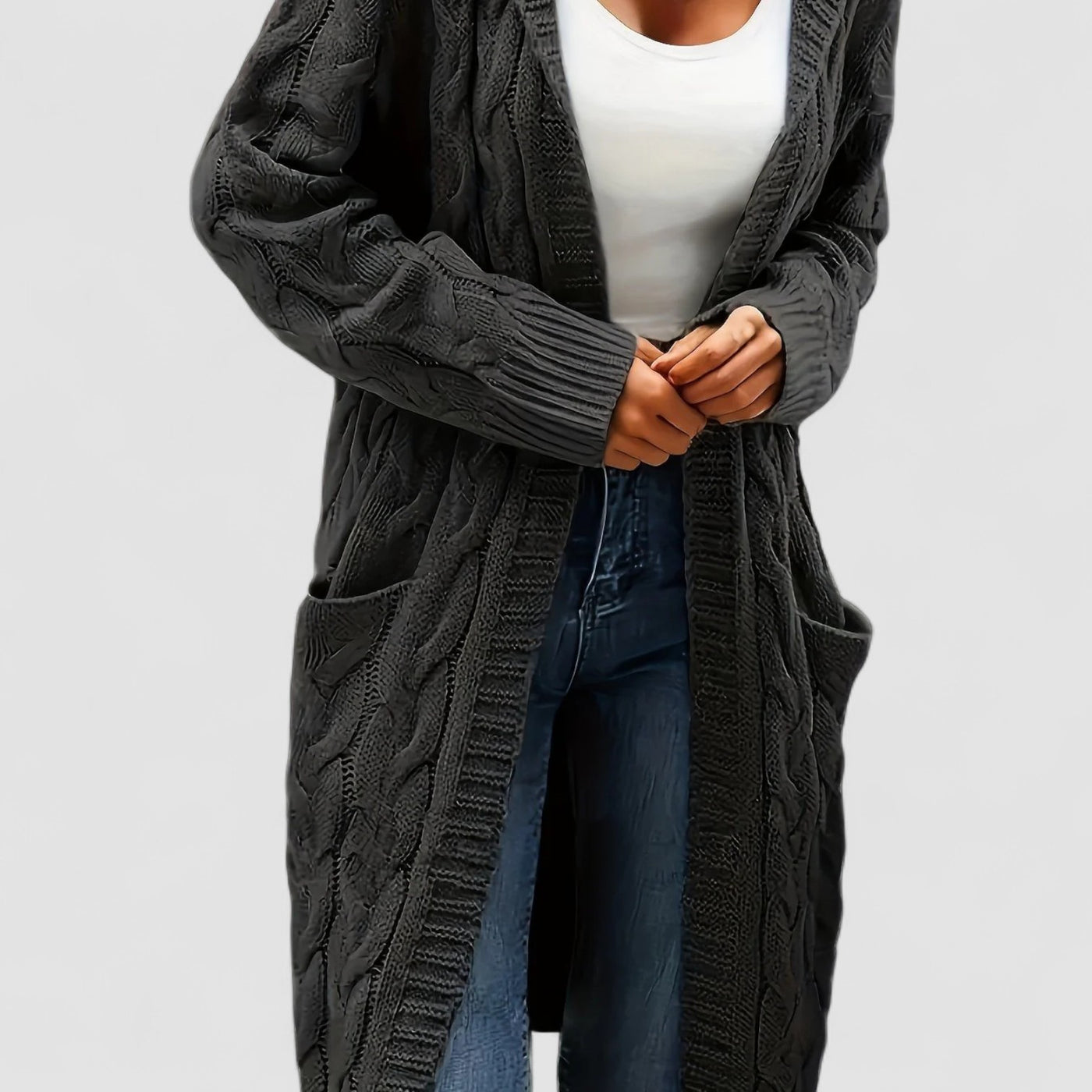 Stilhaus Bern | Lange Strickjacke mit Kapuze und lässiger Eleganz