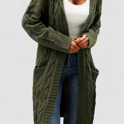 Stilhaus Bern | Lange Strickjacke mit Kapuze und lässiger Eleganz