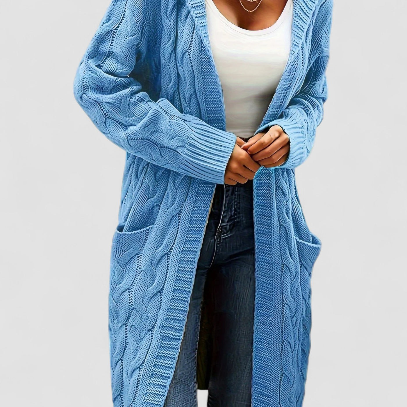 Stilhaus Bern | Lange Strickjacke mit Kapuze und lässiger Eleganz