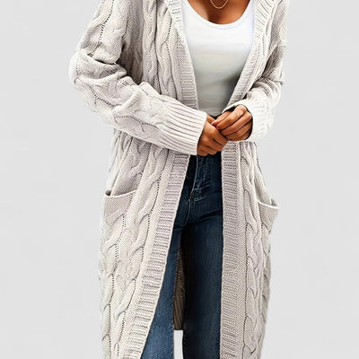 Stilhaus Bern | Lange Strickjacke mit Kapuze und lässiger Eleganz