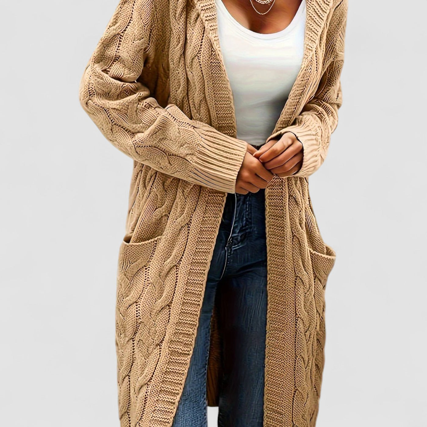 Stilhaus Bern | Lange Strickjacke mit Kapuze und lässiger Eleganz