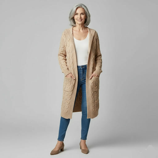 Stilhaus Bern | Lange Strickjacke mit Kapuze und lässiger Eleganz